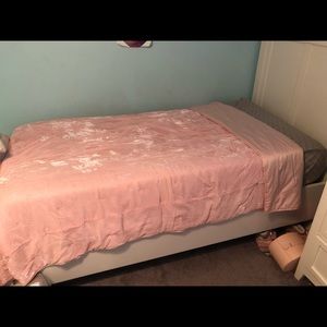 Pink comforter